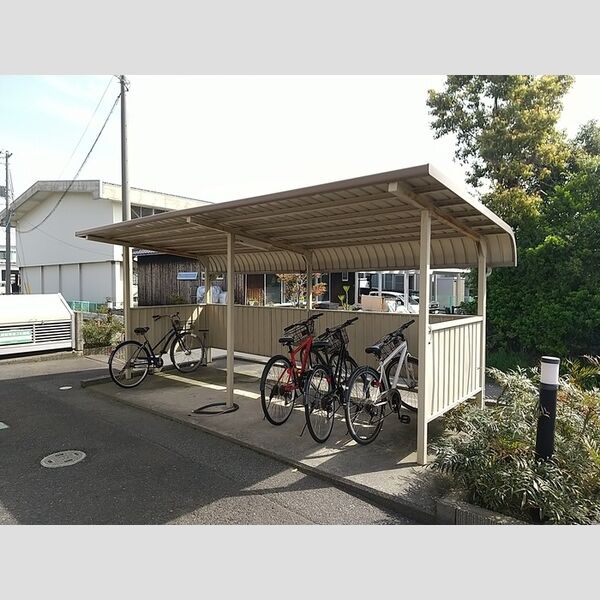 現地周辺 (駐輪場)