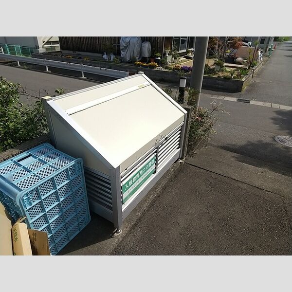 現地周辺 (ゴミステーション)