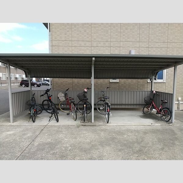 現地周辺 (駐輪場)