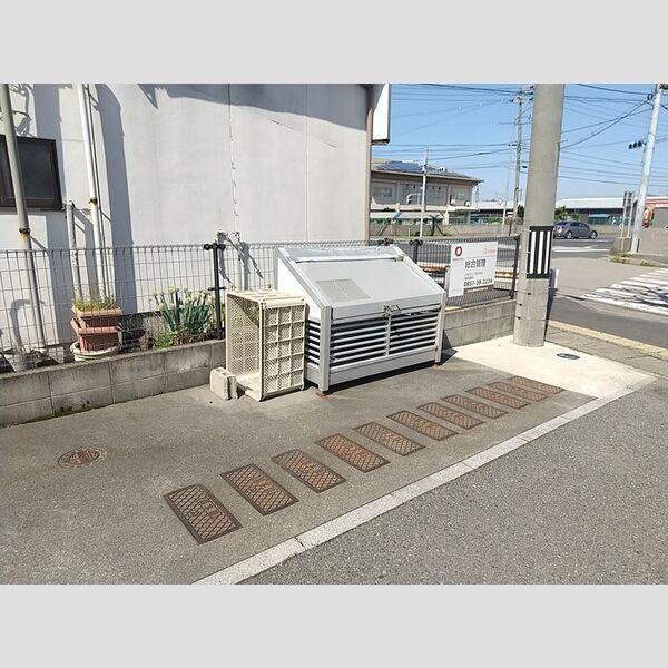 現地周辺 (ゴミステーション)