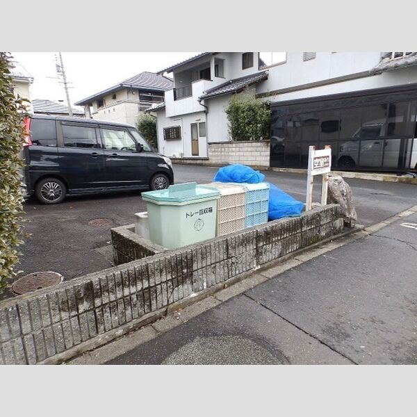 現地周辺 (ゴミBOX)