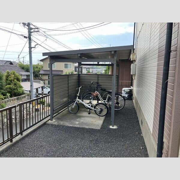 現地周辺 (駐輪場)