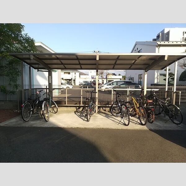 現地周辺 (駐輪場)