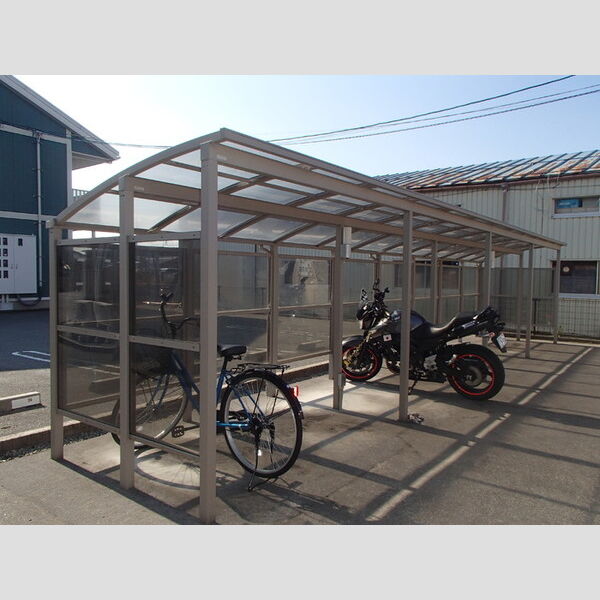 現地周辺 (駐輪場)