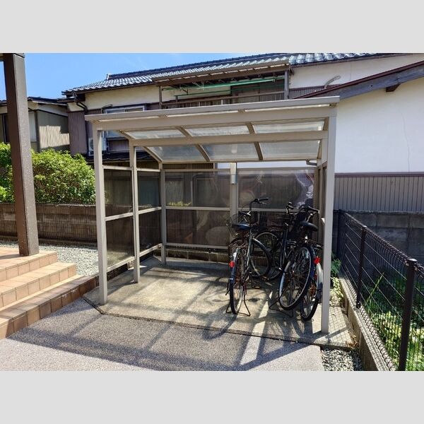 現地周辺 (駐輪場)