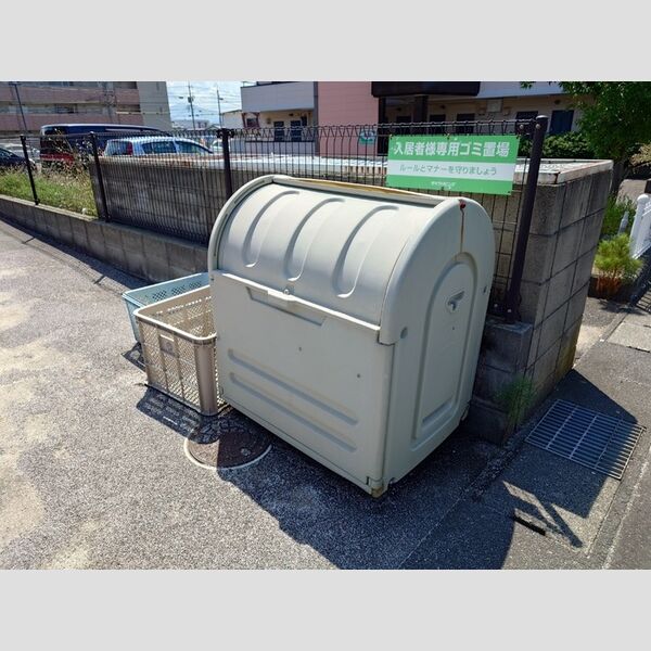 現地周辺 (ごみ置き場)