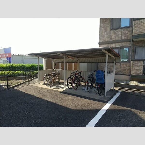 現地周辺 (駐輪場)