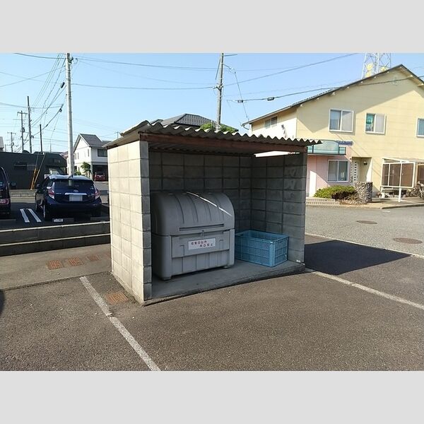 現地周辺 (ゴミステーション)