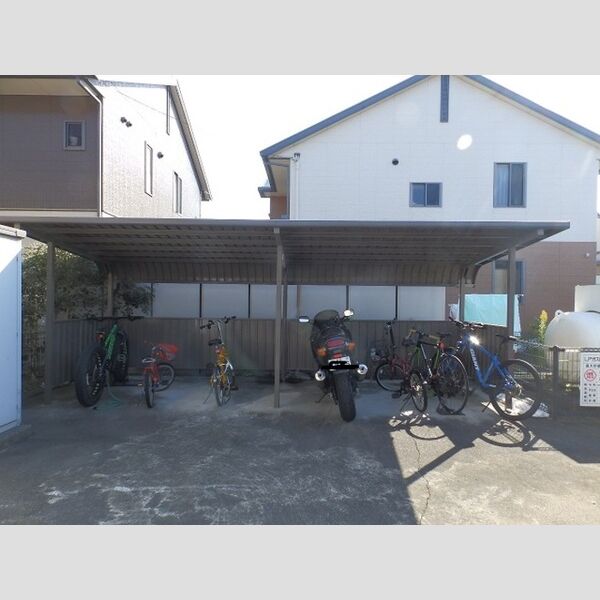 現地周辺 (駐輪場)