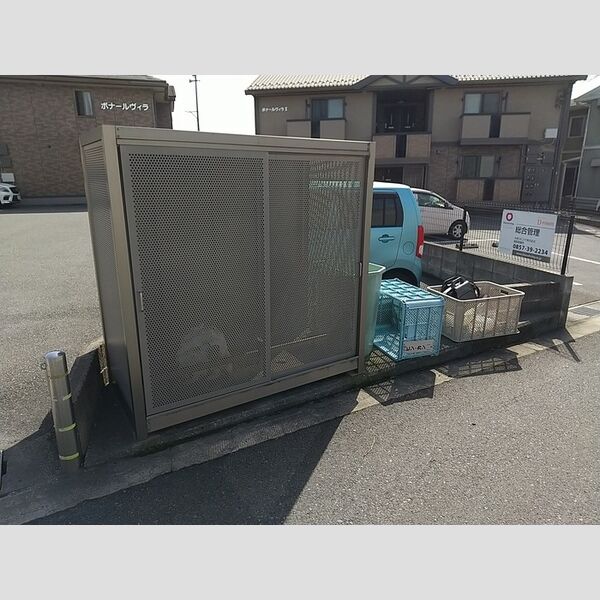 現地周辺 (ゴミステーション)