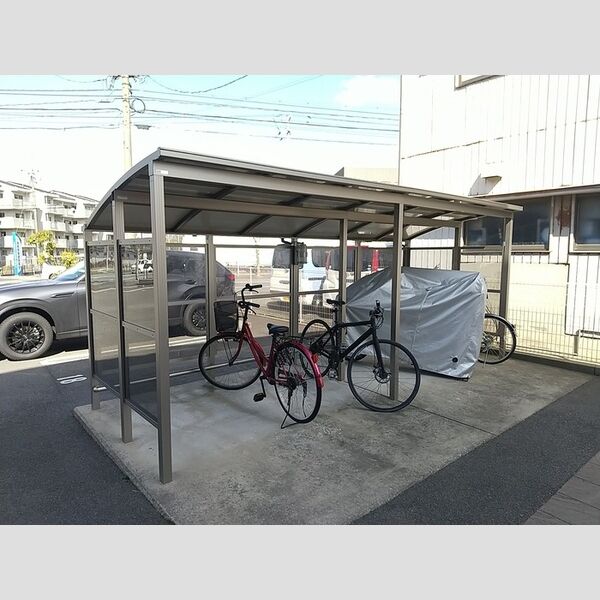 現地周辺 (駐輪場)