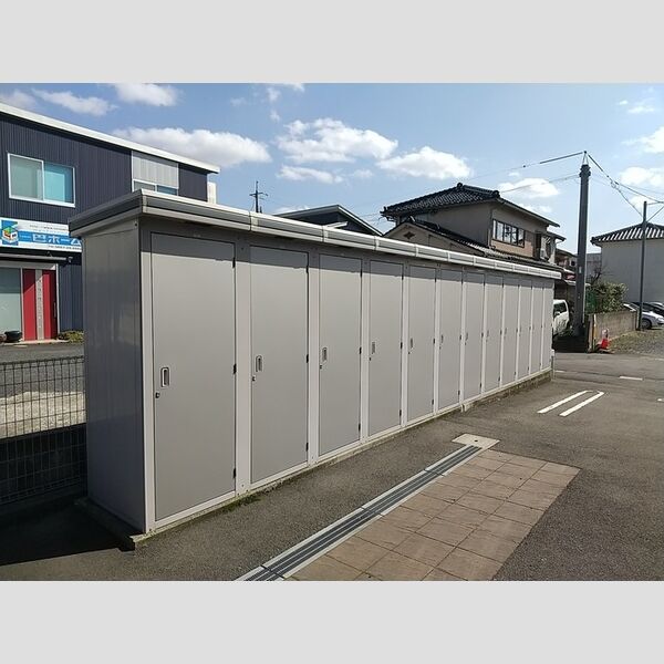 エントランス (外部物置)