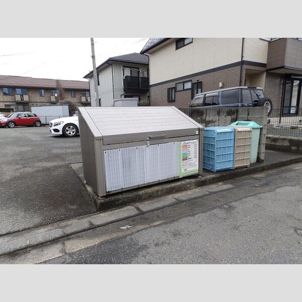 現地周辺 (ゴミBOX)