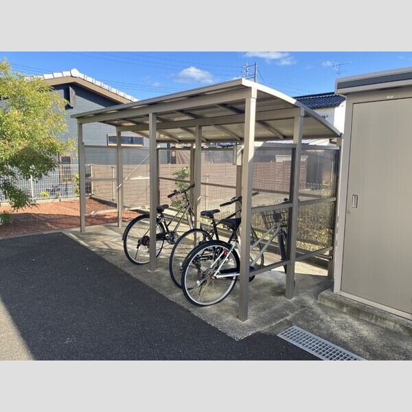 現地周辺 (駐輪場)