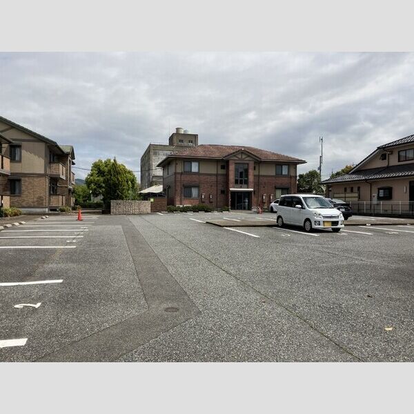 駐車場 (駐車場)