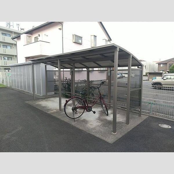 現地周辺 (駐輪場)