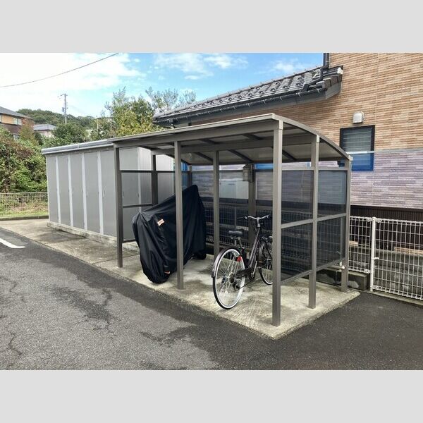 現地周辺 (駐輪場)