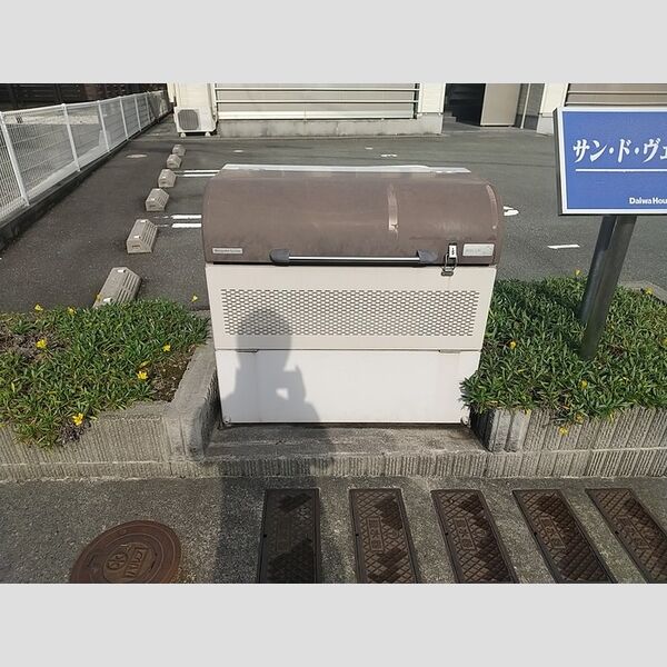 現地周辺 (ゴミステーション)