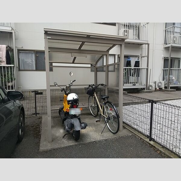 現地周辺 (駐輪場)