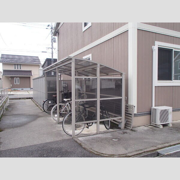 現地周辺 (駐輪場)