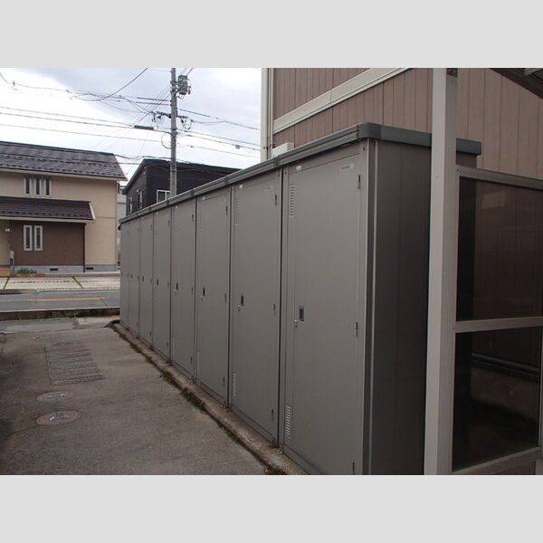 現地周辺 (屋外物置)