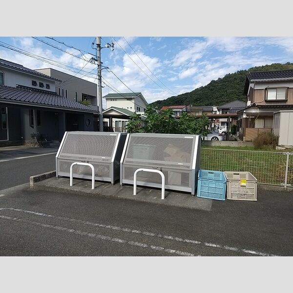 現地周辺 (ゴミステーション)