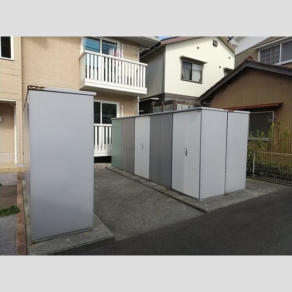 エントランス (外部倉庫)