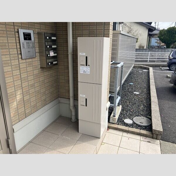 エントランス (宅配ボックス)
