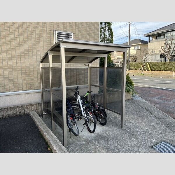 現地周辺 (駐輪場)