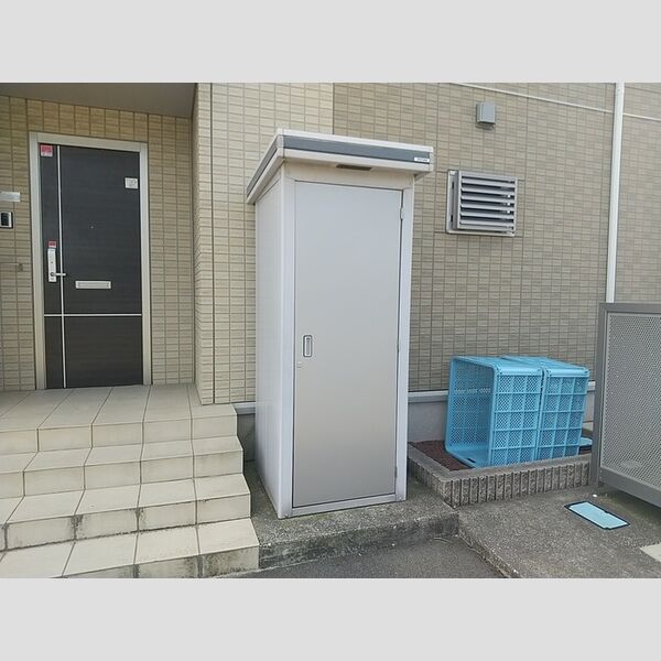 エントランス (専用物置)
