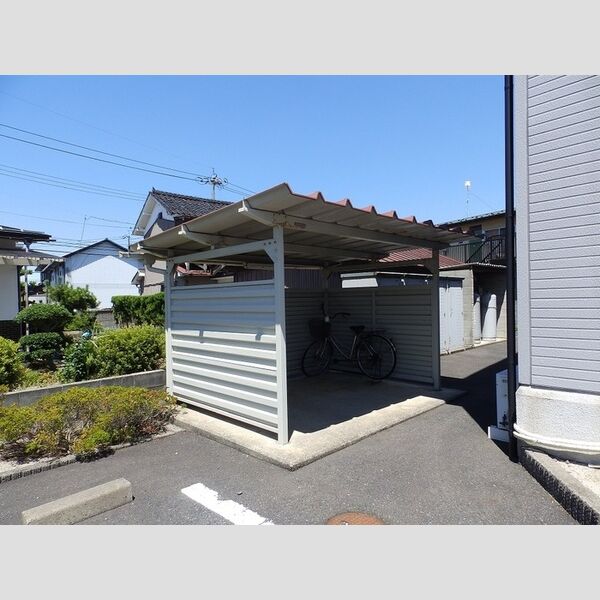 現地周辺 (駐輪場)