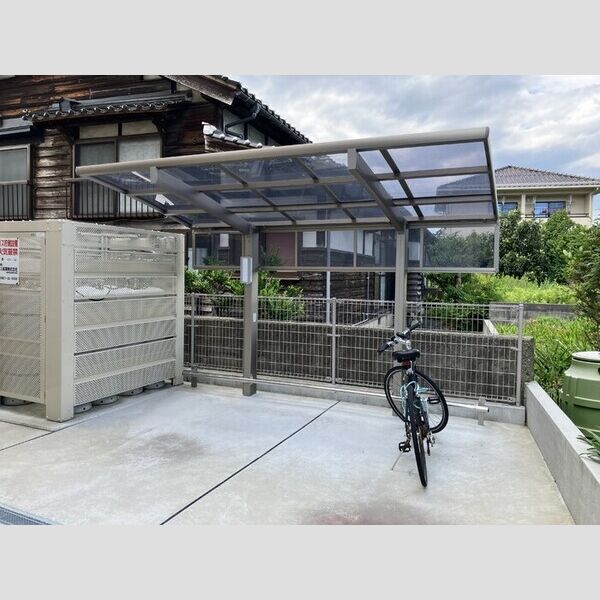 現地周辺 (駐輪場)