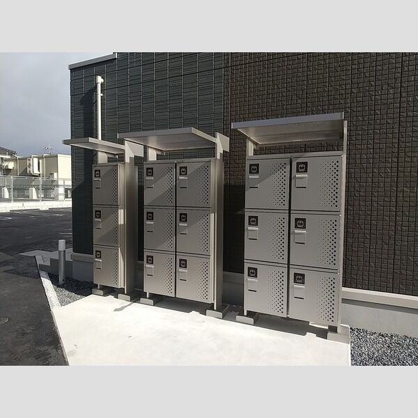 エントランス (宅配ボックス)