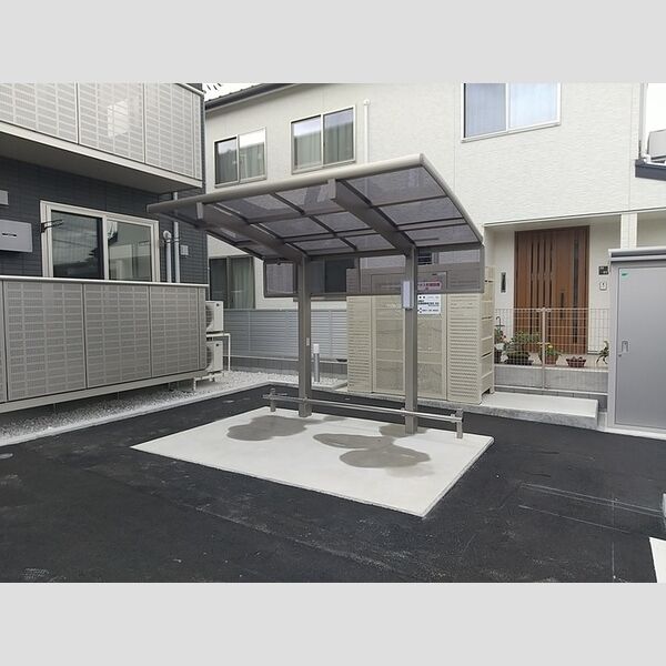 現地周辺 (駐輪場)