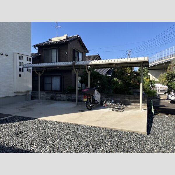 現地周辺 (駐輪場)