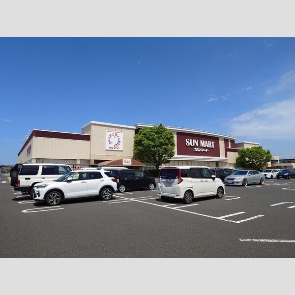 現地周辺 (サンマート小山店(755m))