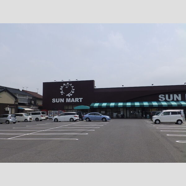 現地周辺 (サンマート岩倉店)