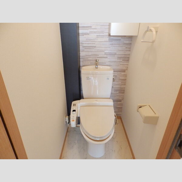 トイレ (温水洗浄暖房便座付き)