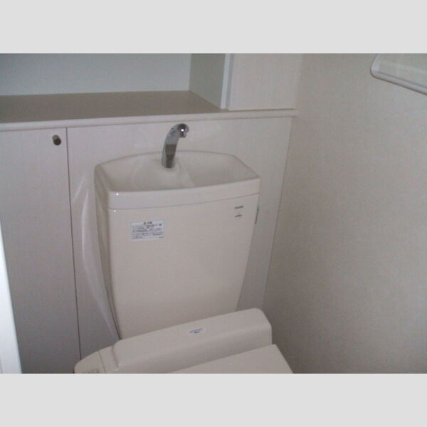 トイレ (トイレ)
