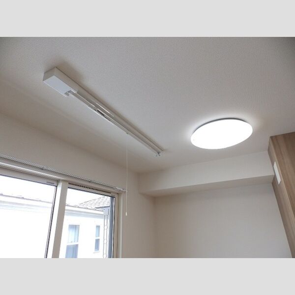 その他設備 (室内物干し)