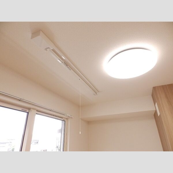 その他設備 (室内物干し)