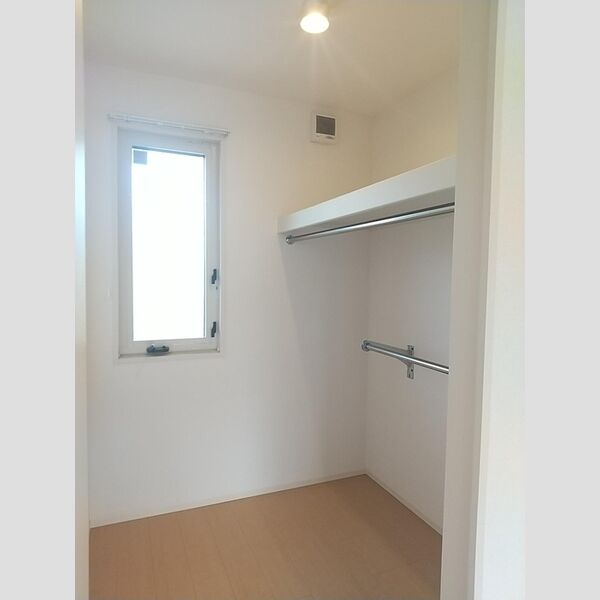 収納 (2F南東洋室ウォークインクローゼット)