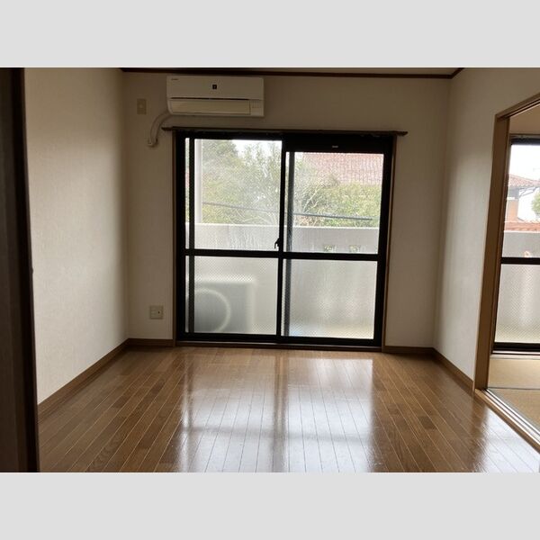 居室・リビング (DK横居室)