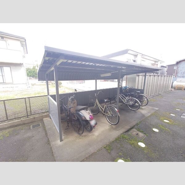 現地周辺 (駐輪場)