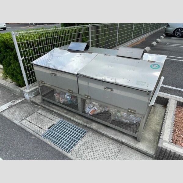 現地周辺 (ゴミ庫)