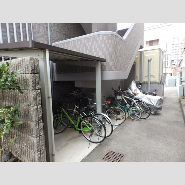 現地周辺 (駐輪場)