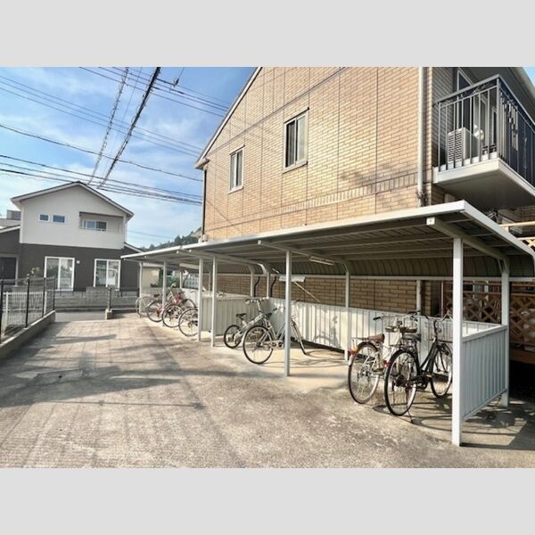 現地周辺 (駐輪場)