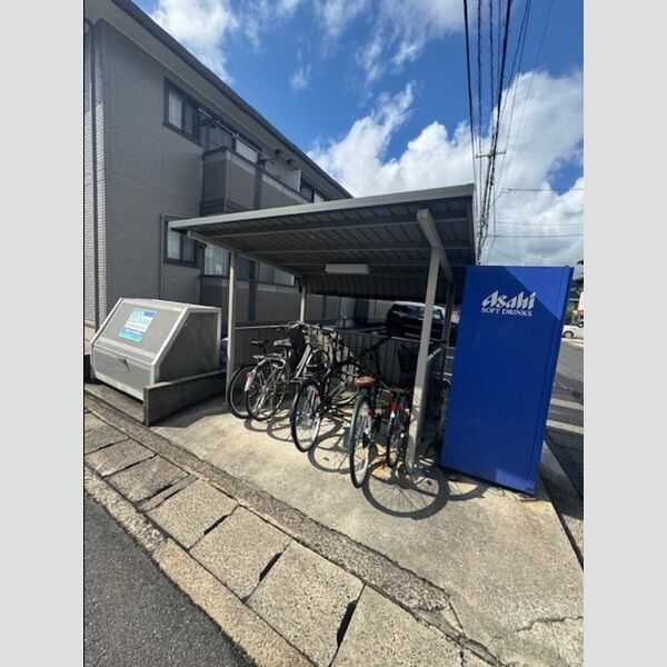 現地周辺 (駐輪場)