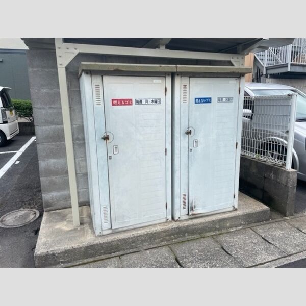 現地周辺 (ゴミ置き場)