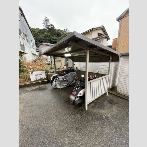 現地周辺 (駐輪場)